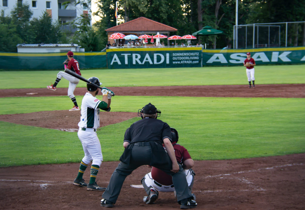 ASAK Athletics sichern sich Sweep gegen Cardinals